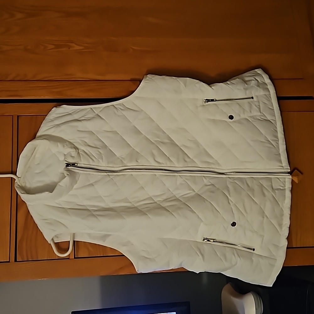 White padded/puffer vest
